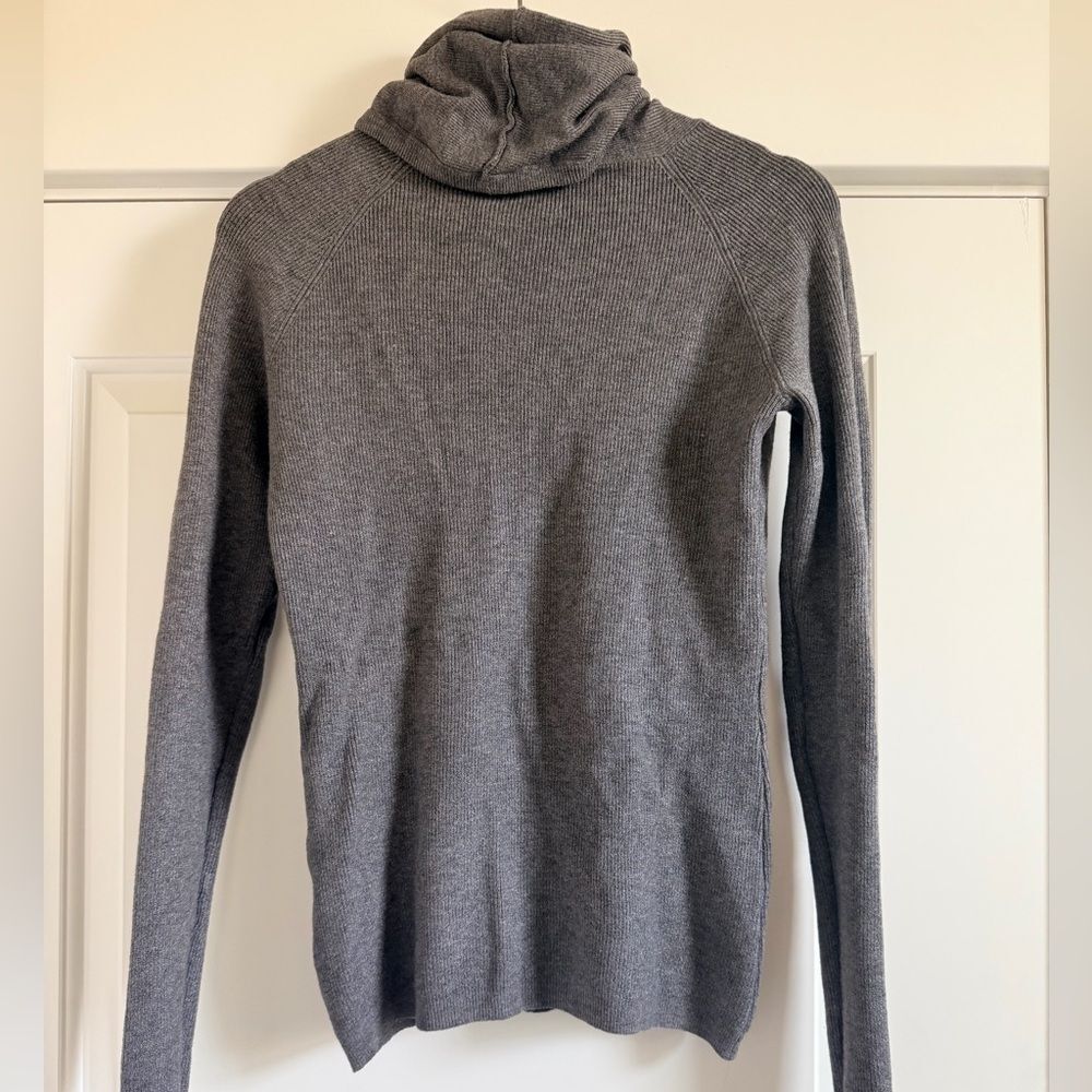 Cyrus Gray Small Ribbed Sweater - Picture 4 of 6